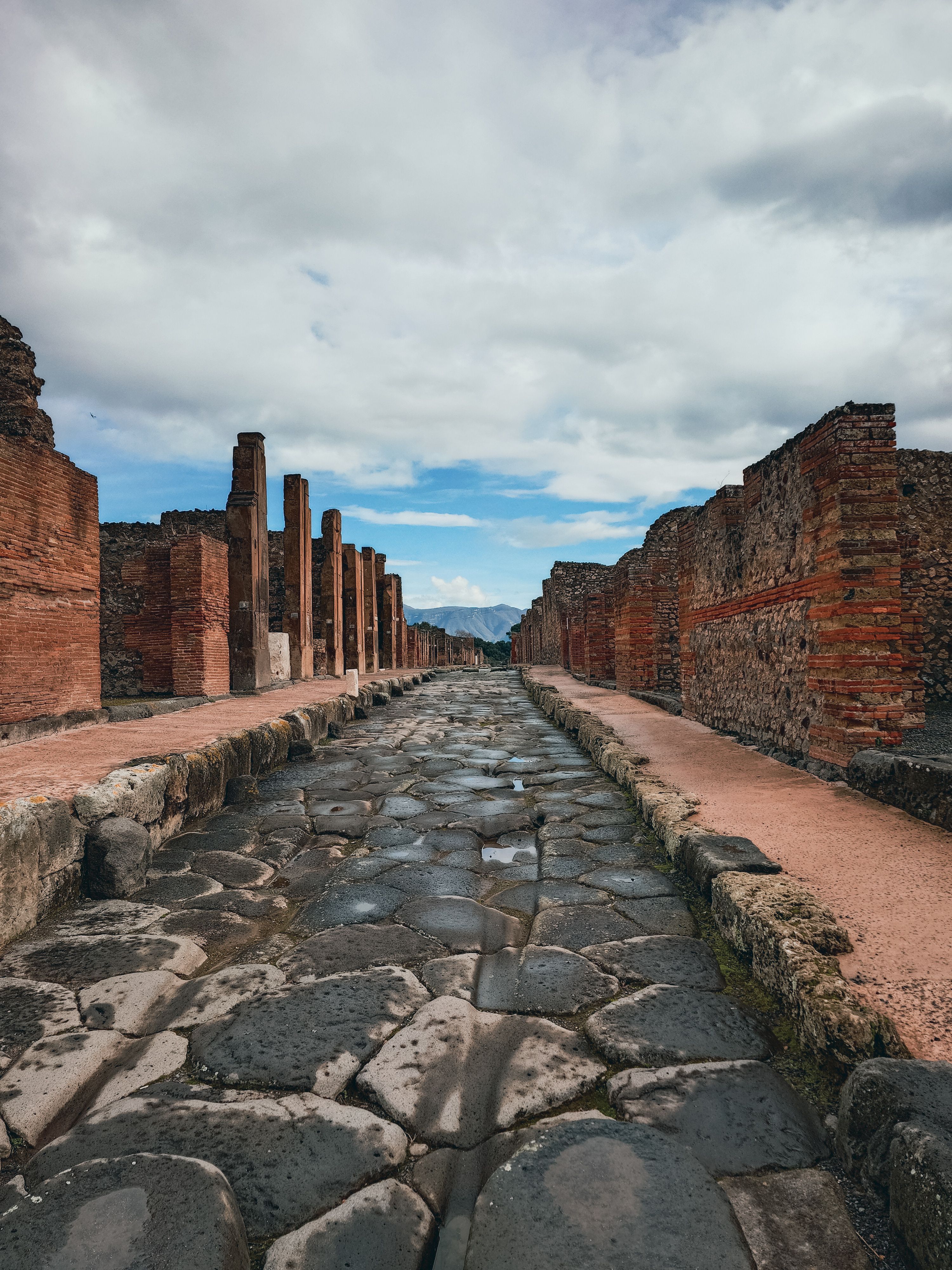 ROMA YOLLARININ ALTINDAKİ SIR! 🏛️