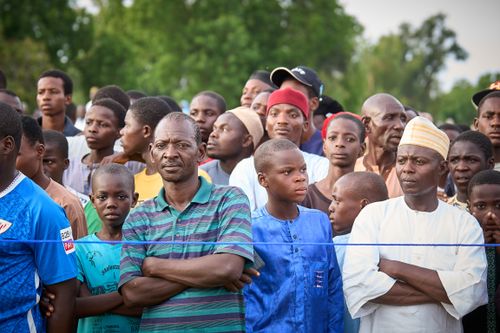 Free A diverse crowd of African people attentively gathered outdoors. Stock Photo