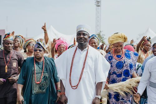 Free Diverse group celebrating African culture with traditional attire outdoors. Stock Photo