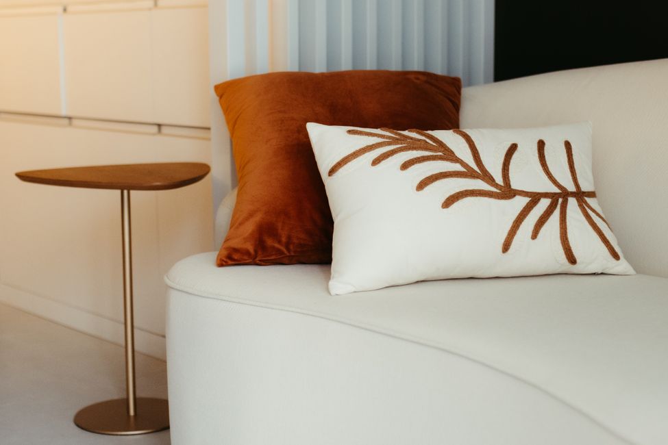 Decoração elegante: como usar tons neutros e iluminação
