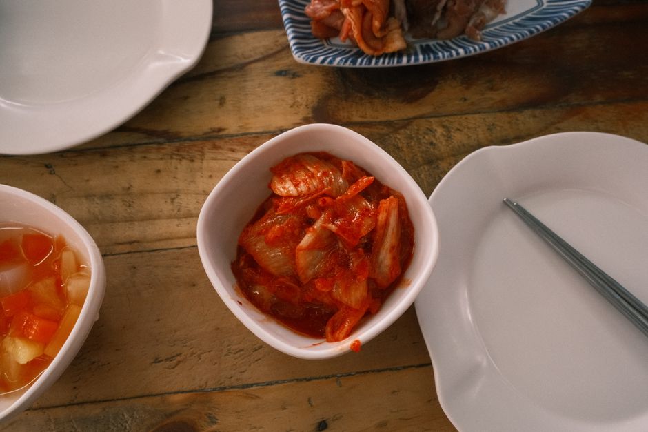 발효란 무엇인가? – 음식을 살아있게 만드는 과학 korean fermented food variety table