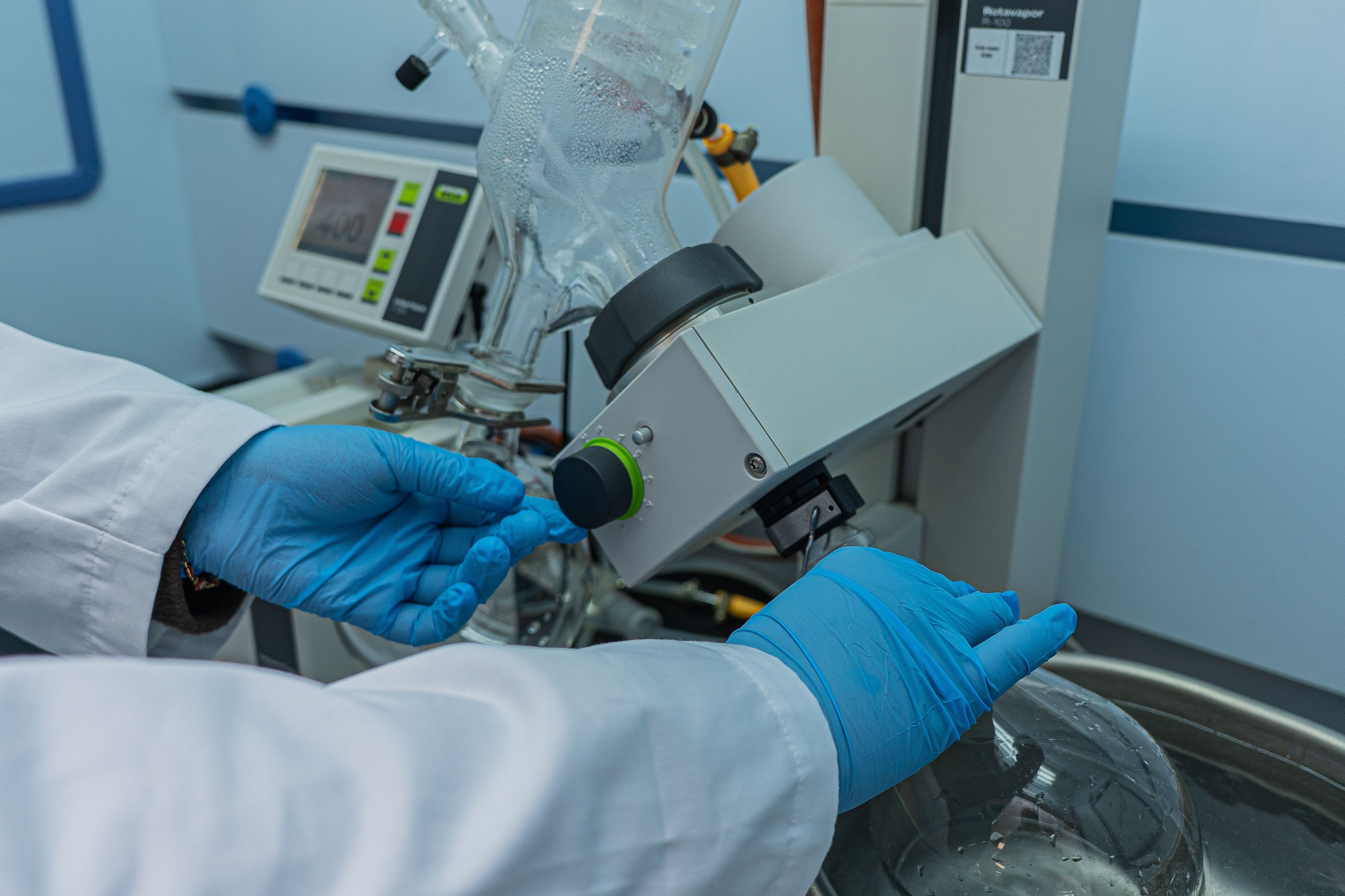 Machinery, plant and laboratory equipment; parts of equipment for treating materials by a process involving a change of temperature
