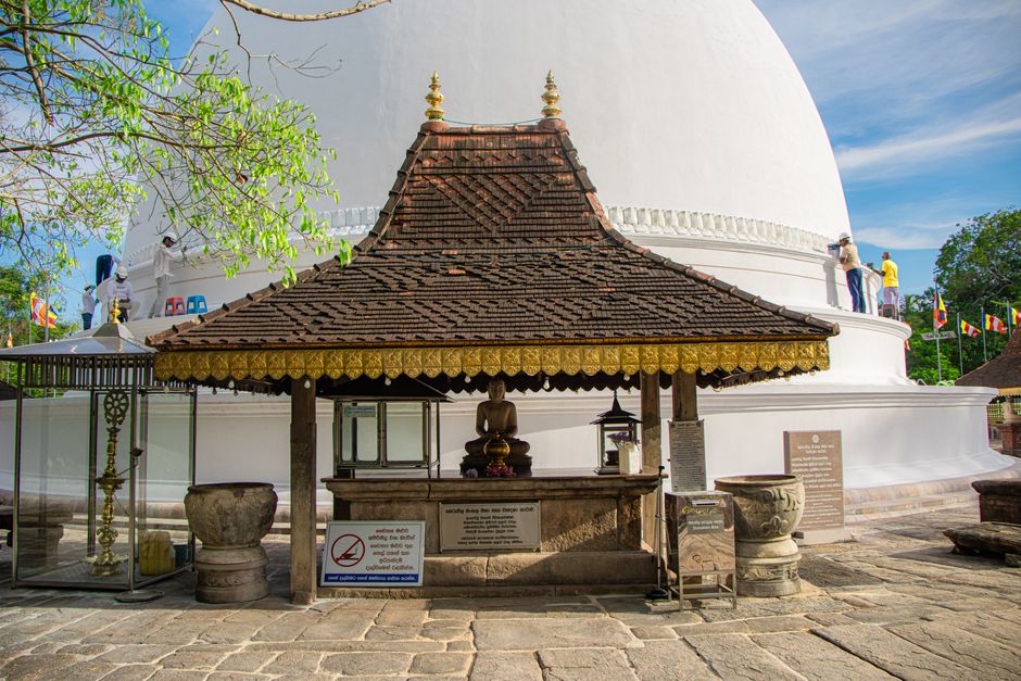 Intricate Buddha statues and ancient murals inside the Dambulla Cave Temple in Sri Lanka