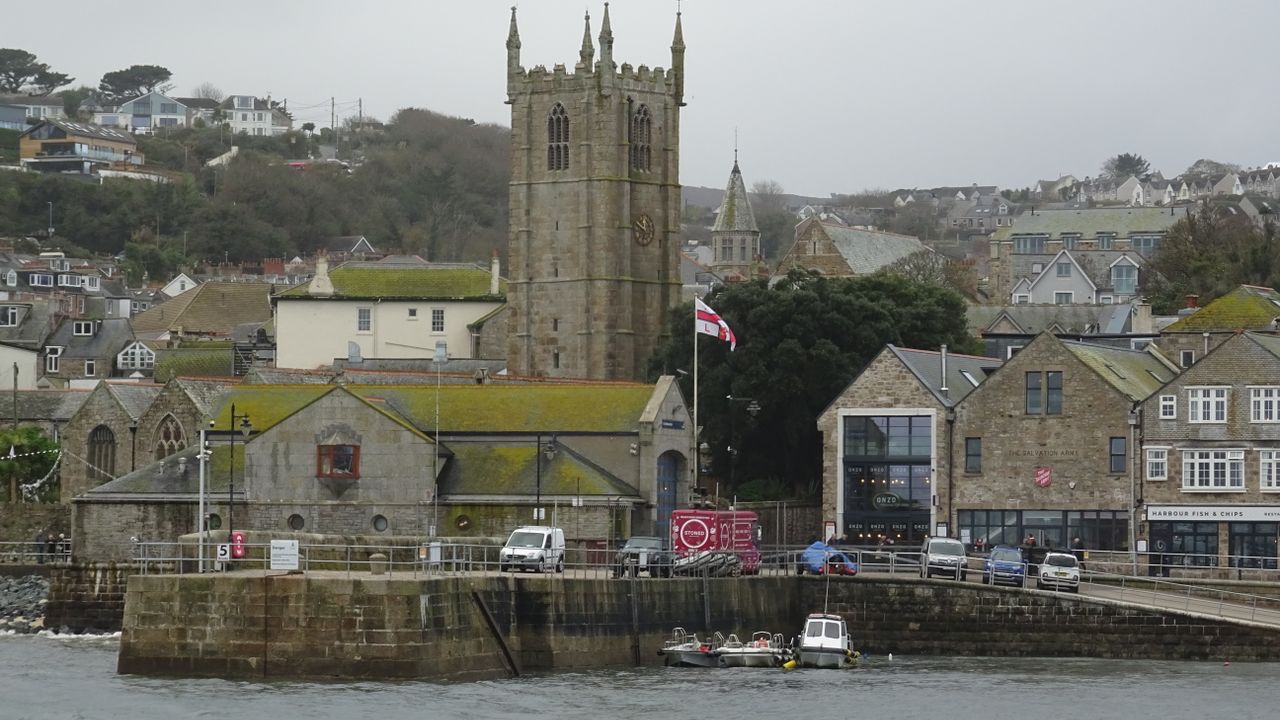 Stock photograph setting the scene for the Seasalt Cornwall guide