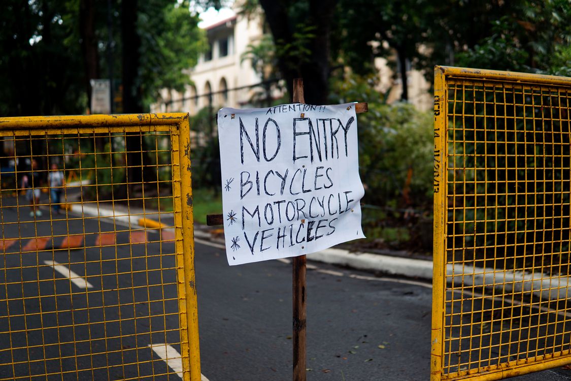 No Entry Sign on Outdoor Road Barricade · Free Stock Photo