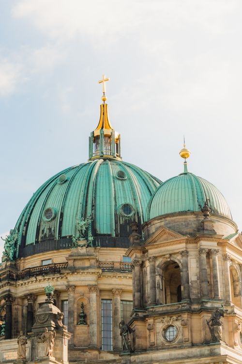 Free Iconic Berlin Cathedral dome captured in clear daylight, showcasing intricate architectural details. Stock Photo