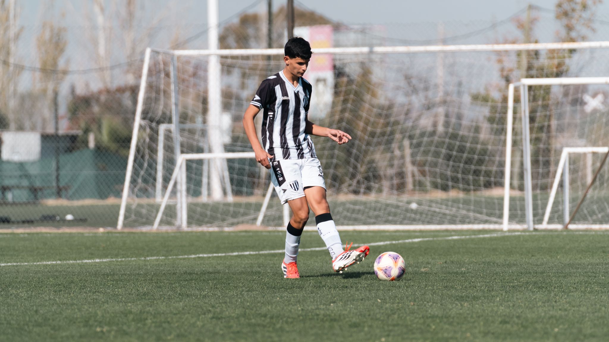 Voetballer met 27 goals en Zilveren Schoen krijgt te maken met naamgenoot
