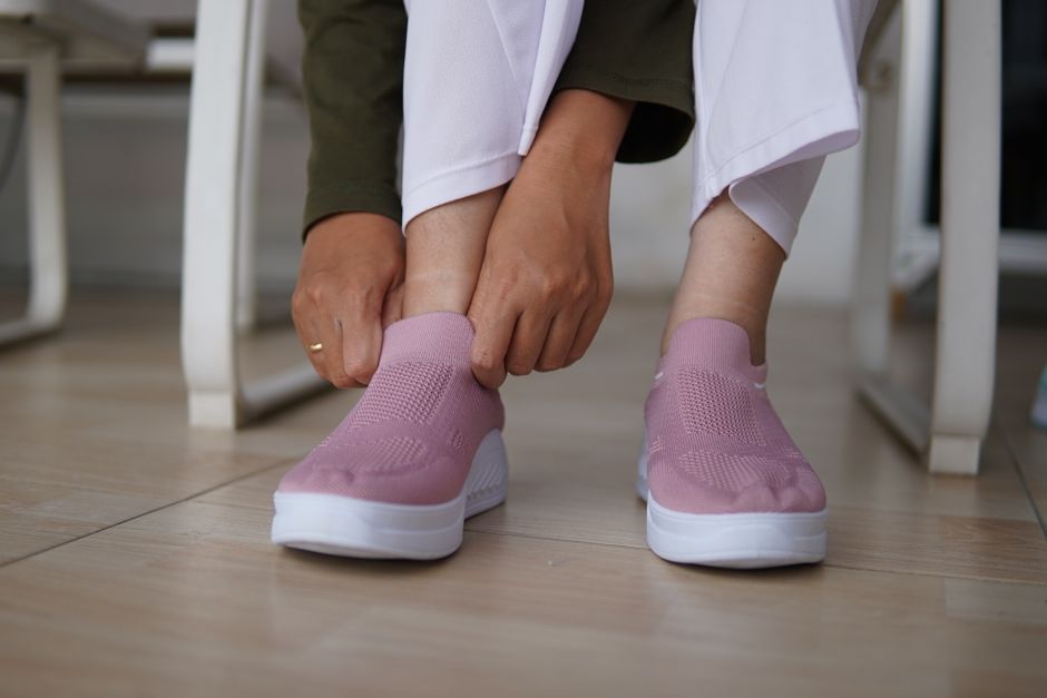 non-slip water shoes for seniors