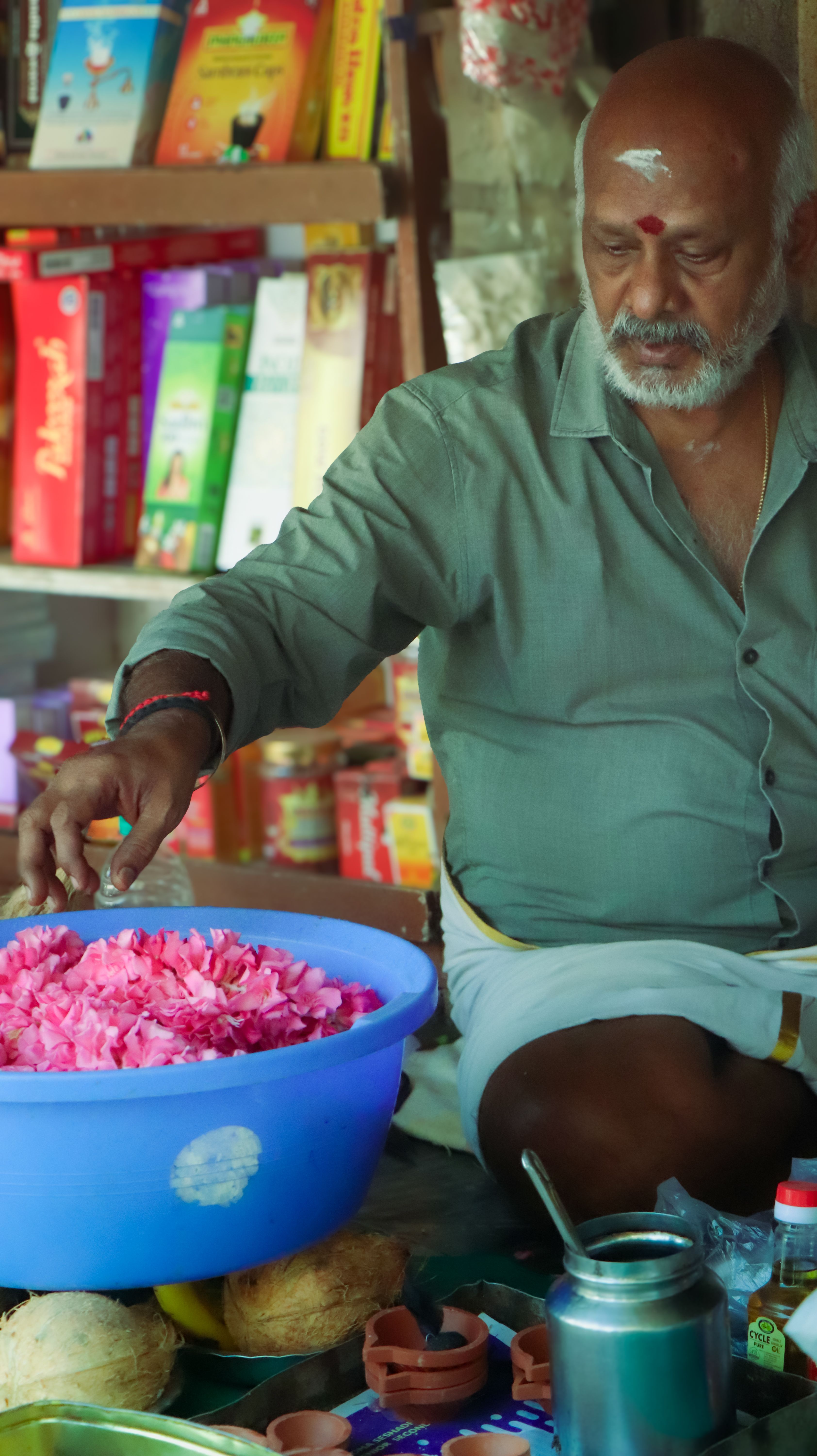 South Indian elder arranging bouquet roses in Chennai flower market