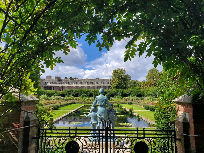 Round Pond at Kensington Palace