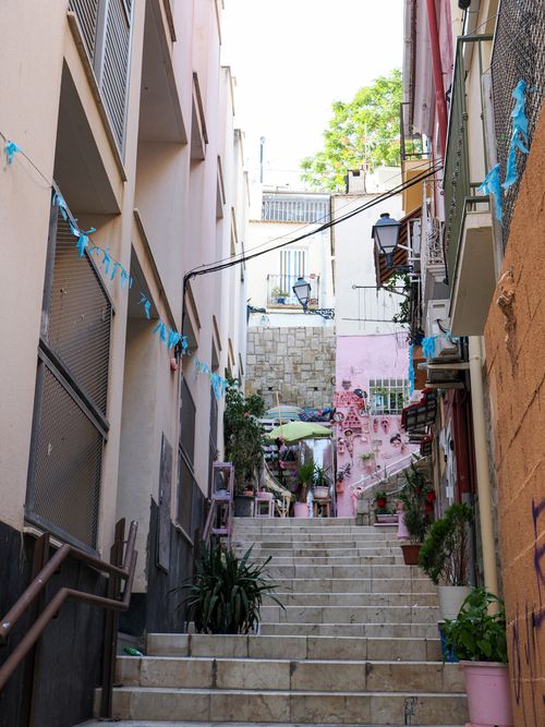 Free Colorful alleyway decor in Alicante with outdoor steps and artistic murals. Stock Photo