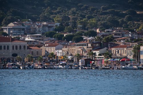 Free Picturesque view of the Foça coastline in İzmir, Türkiye with vibrant architecture and calm waters. Stock Photo