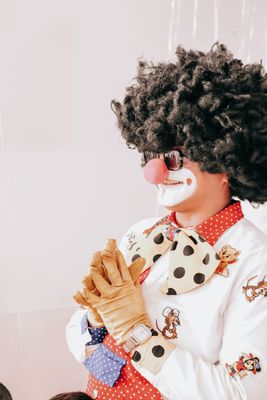 Festa com personagem temático em casa