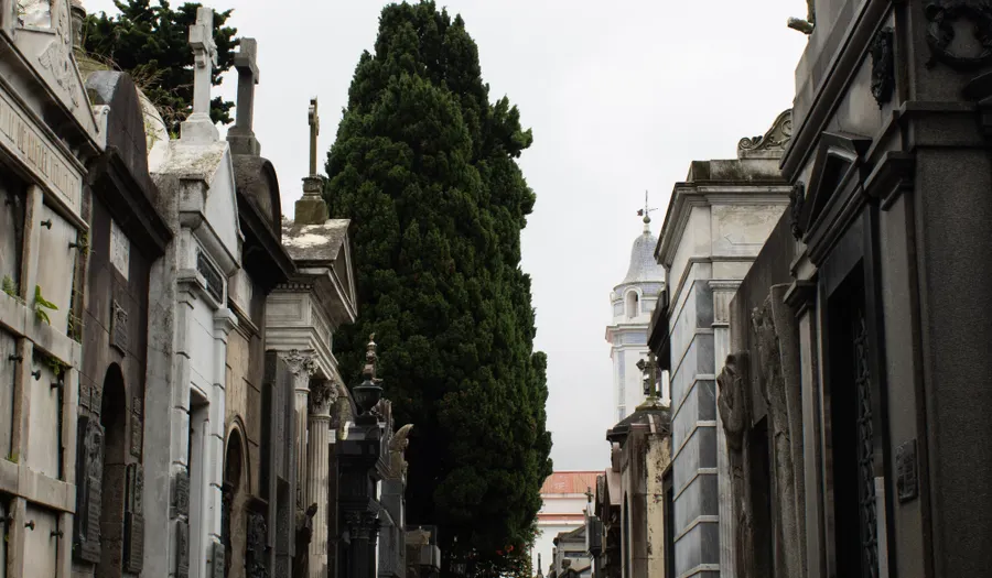 Les allées de mausolées du cimetière de la Recoleta.