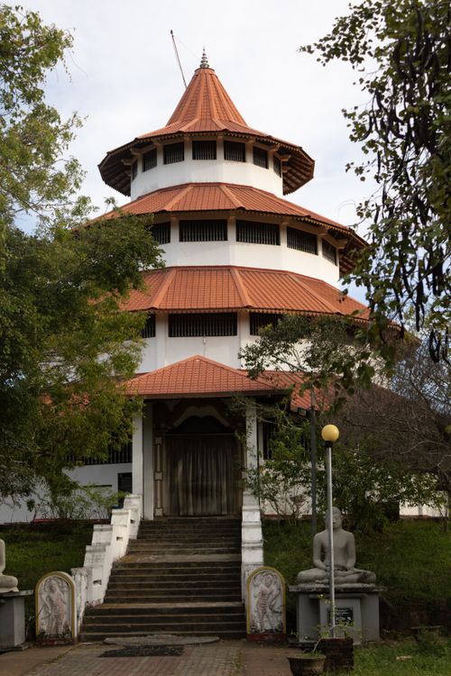 Free Explore the historic Seruwila Rajamaha Viharaya, a sacred Buddhist temple in Sri Lanka. Stock Photo