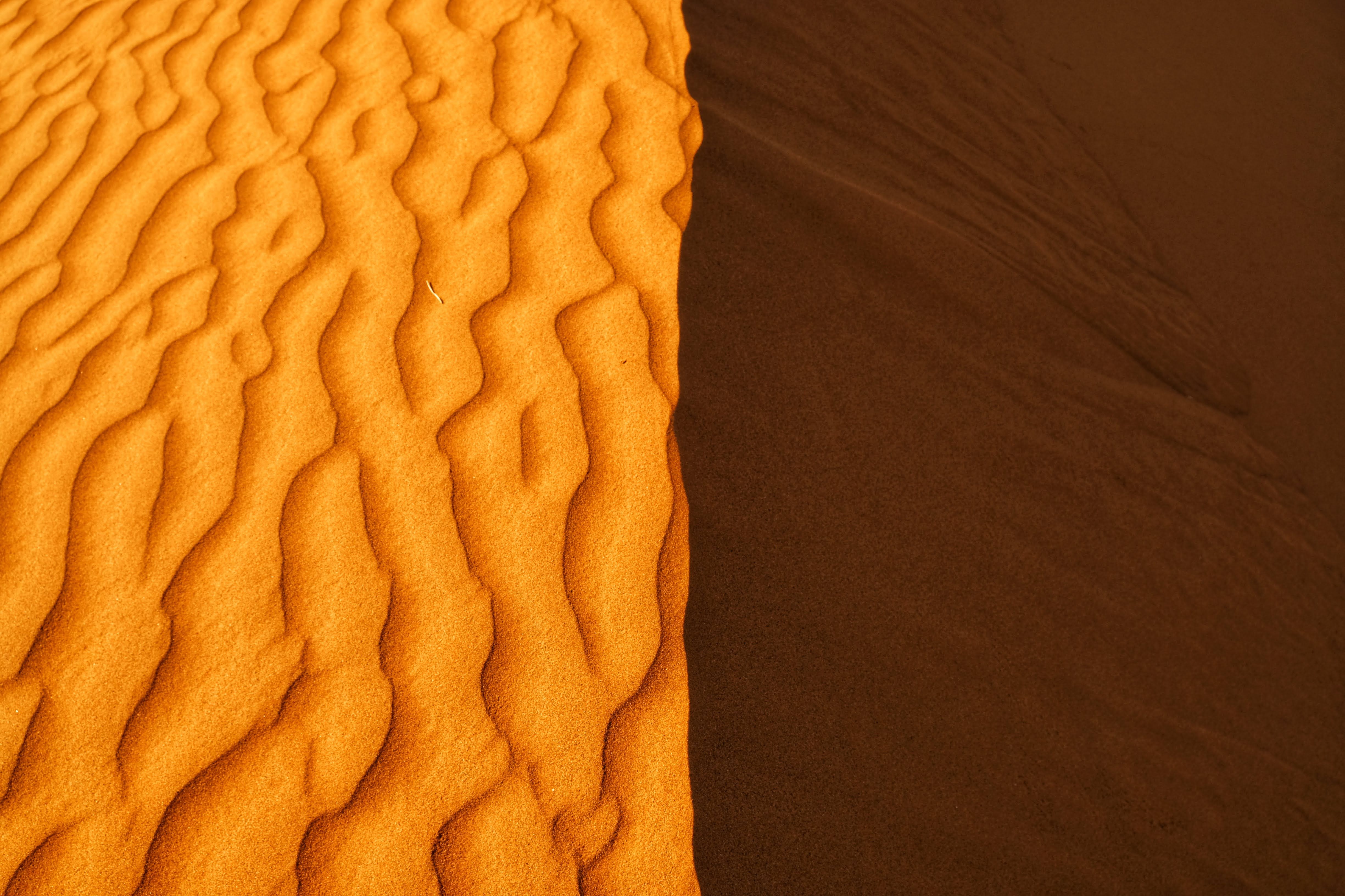 Striking image showing the contrasting textures and colors of sand dunes in the Sharjah desert.