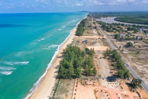 Free Stunning aerial photograph of the Permaisuri coastline in Terengganu, Malaysia, showcasing tranquil beaches and lush vegetation. Stock Photo