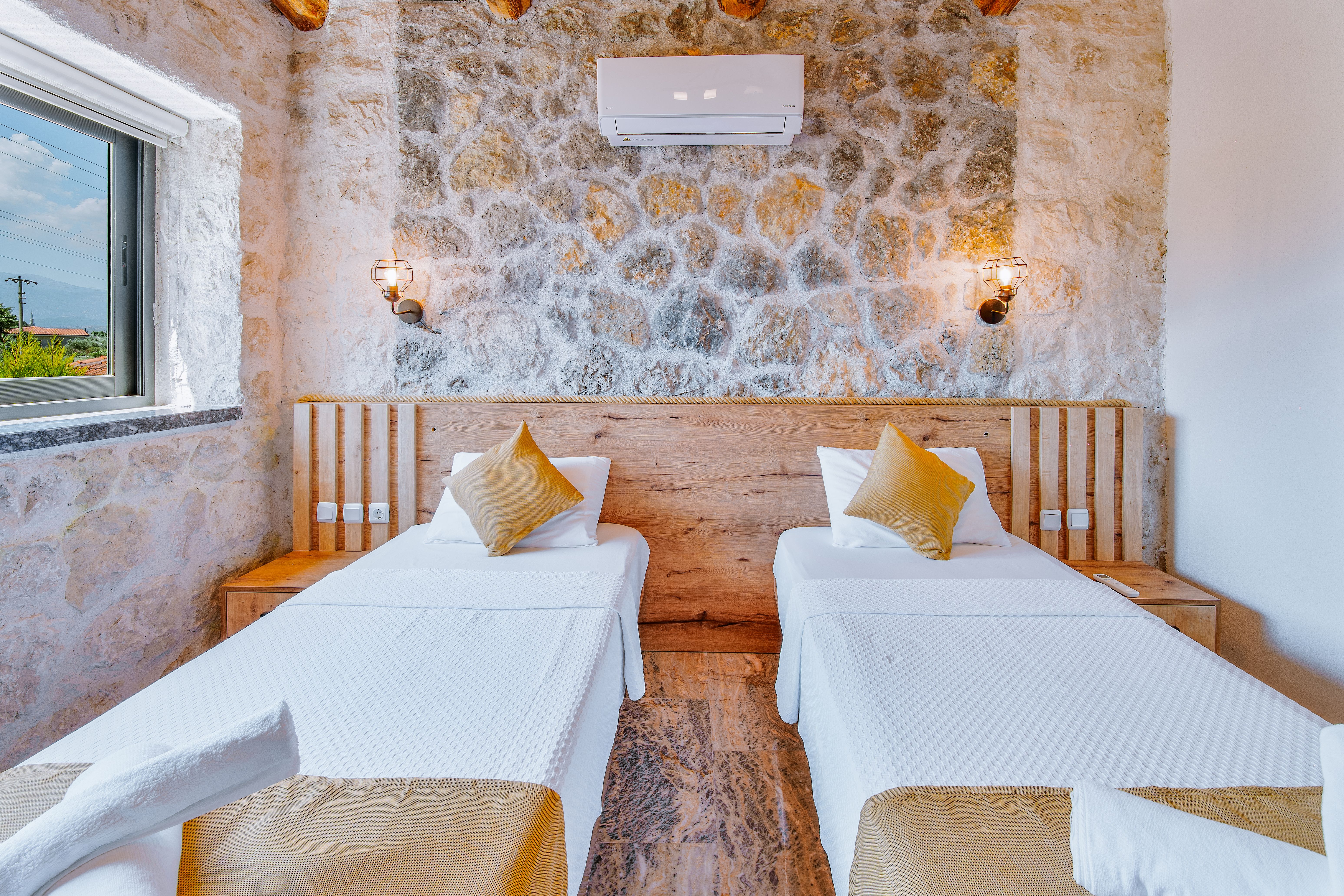 airbnb host là gì