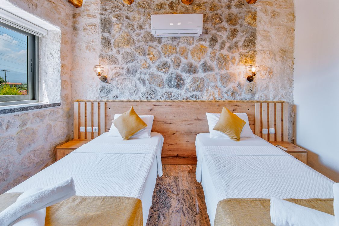 airbnb host là gì