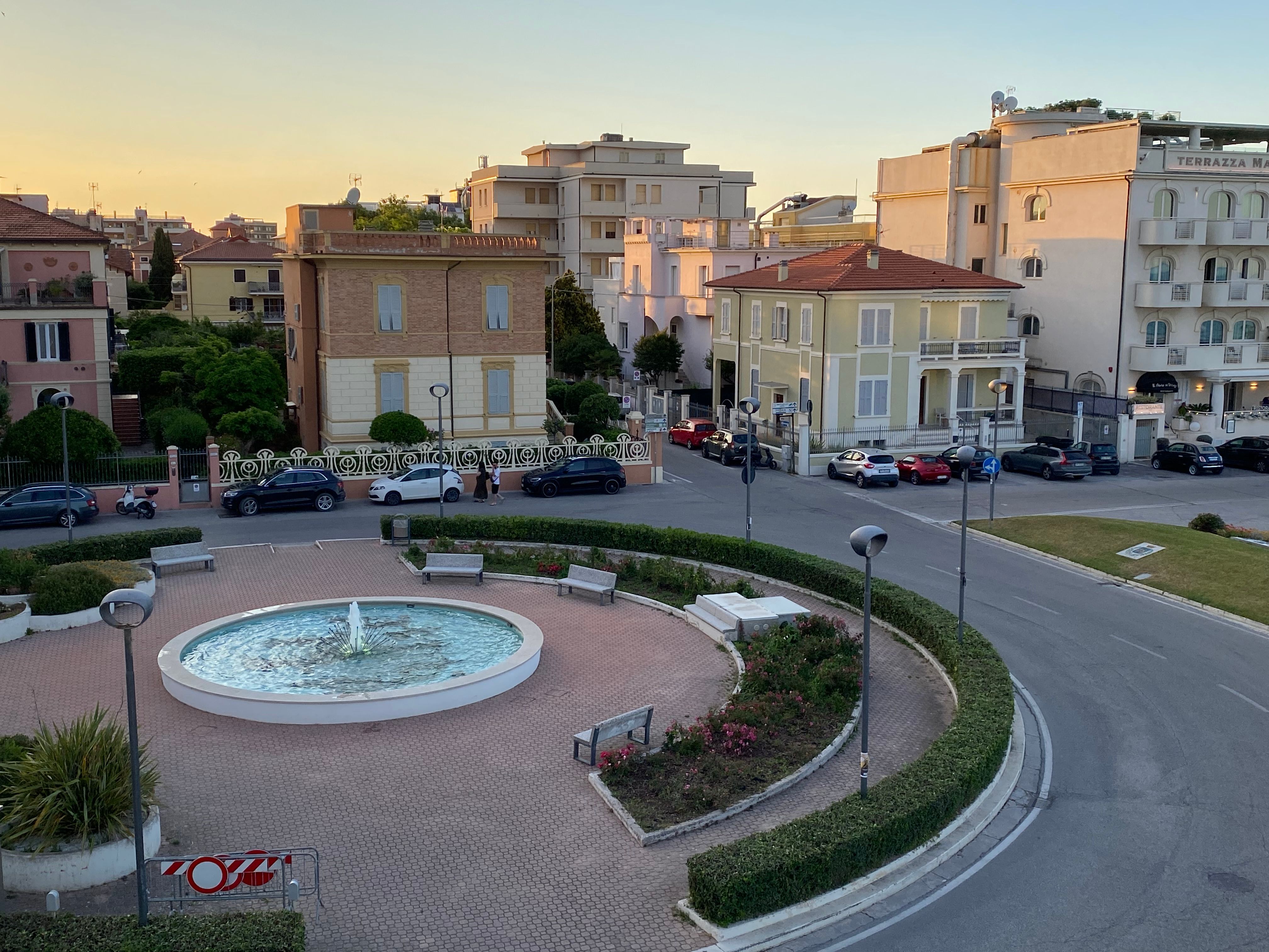 Autorimessa condominiale con spazi per veicoli