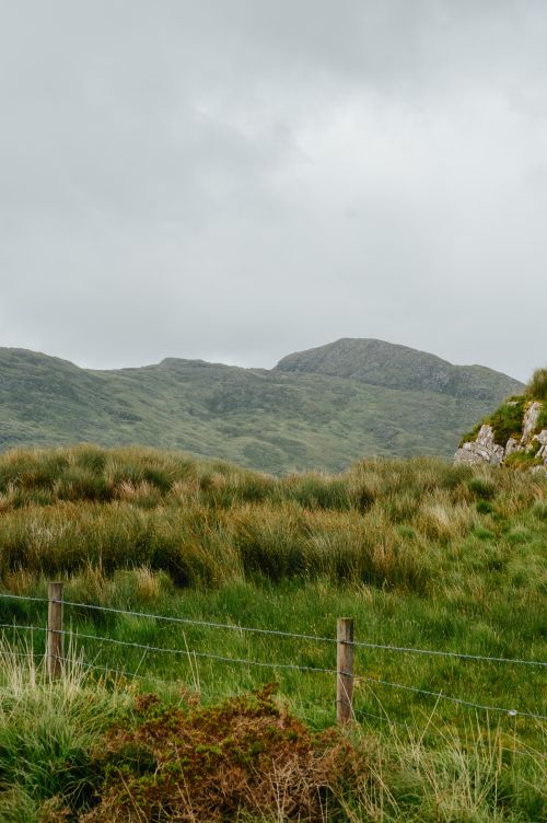 Free Explore the serene beauty of Irish landscapes with lush green hills and cloudy skies. Stock Photo