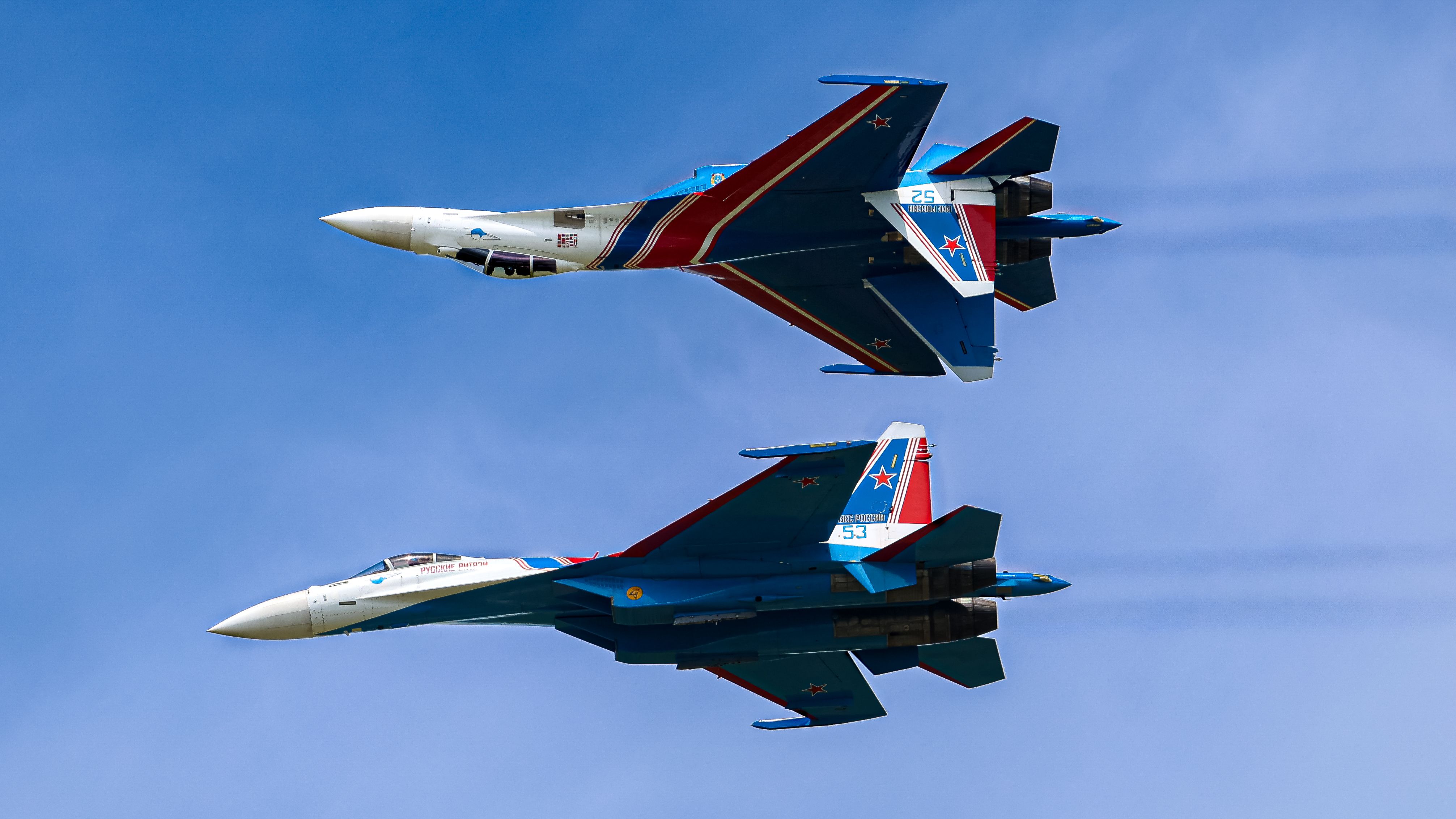 青空を飛行するSu-24フェンサー 사진 3