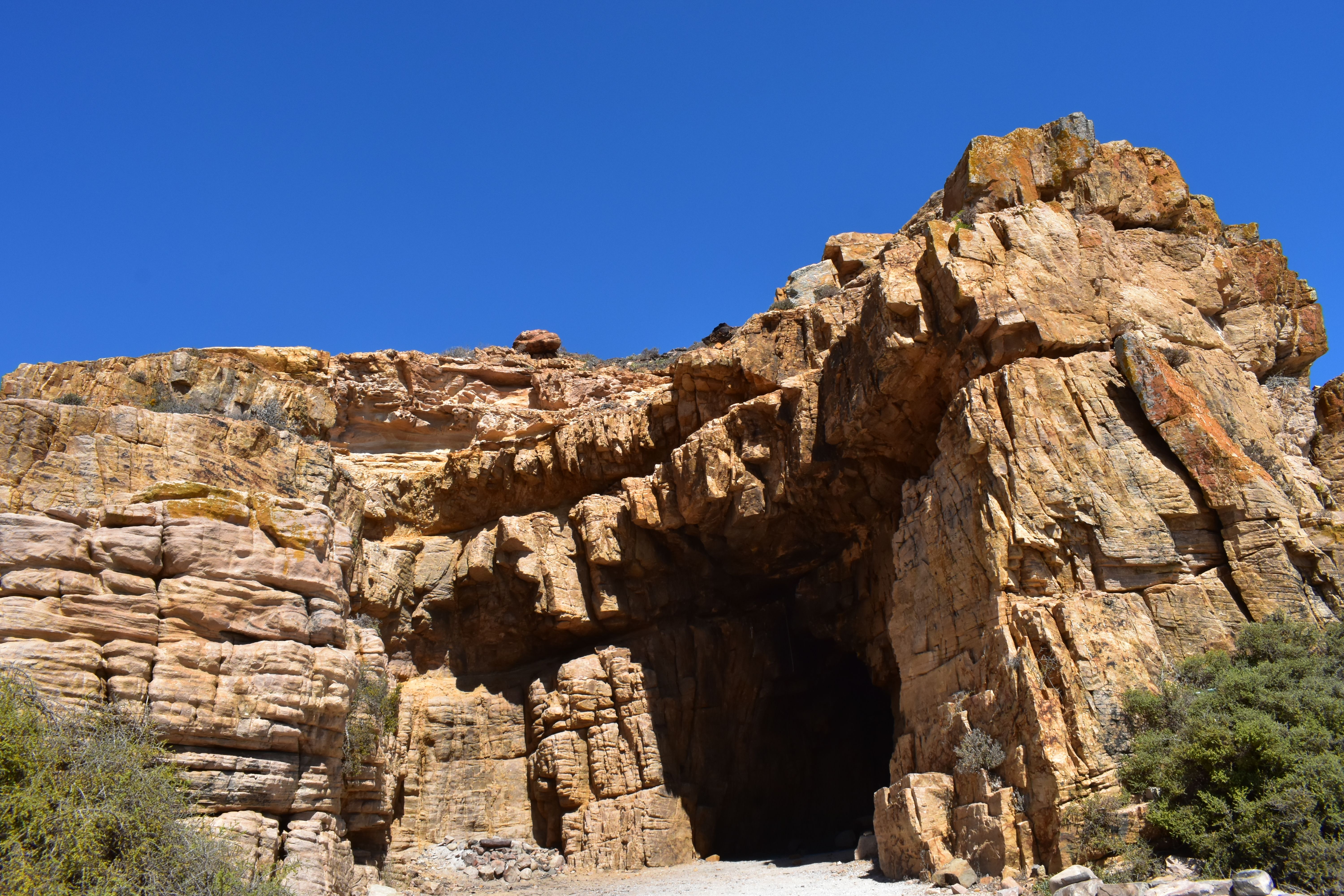 Rocky Cave Entrance in South African Wilderness · Free Stock Photo