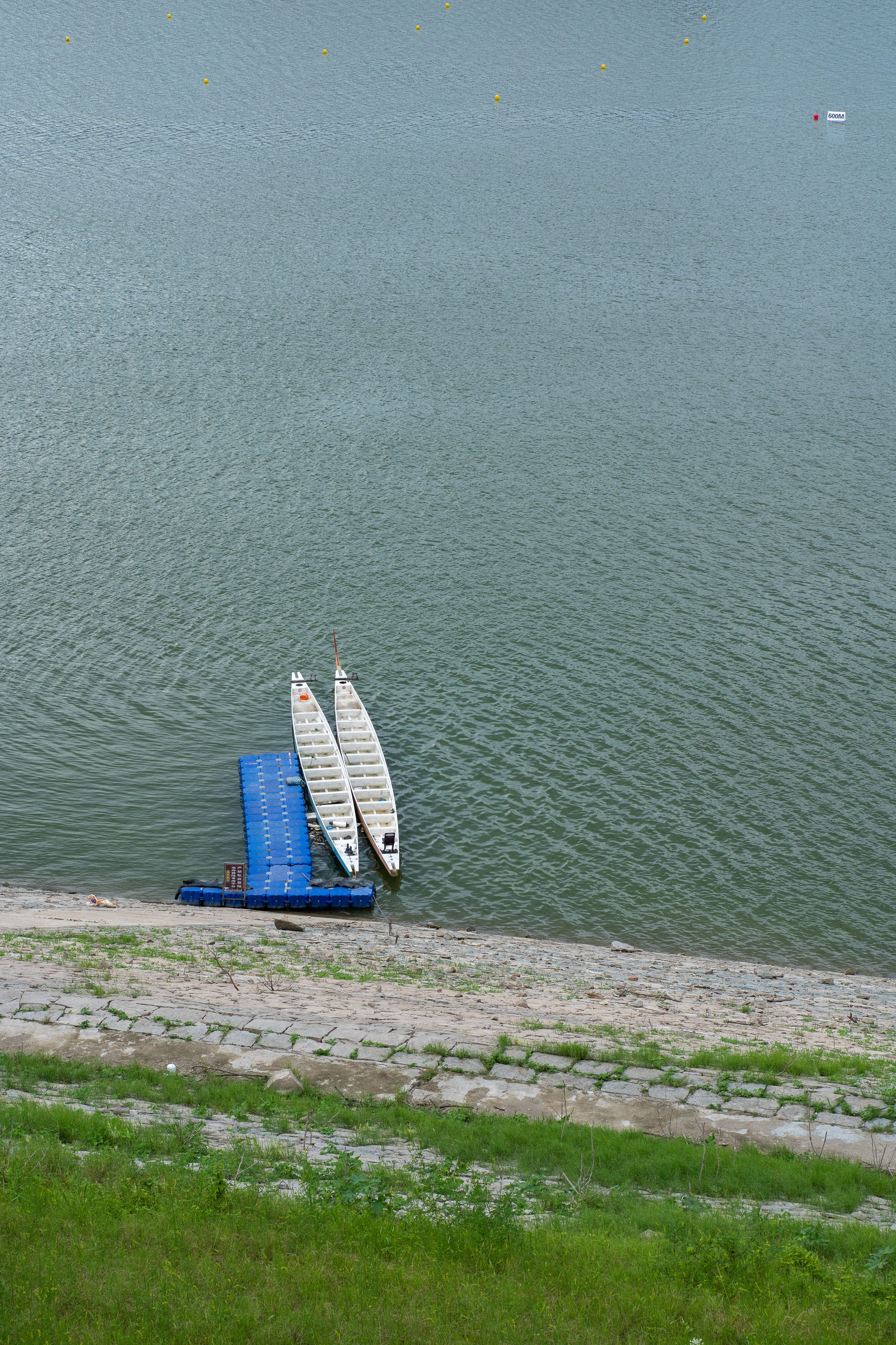 有关copyspace, dragon boat festival, empty dragon boats, floating pontoon ...