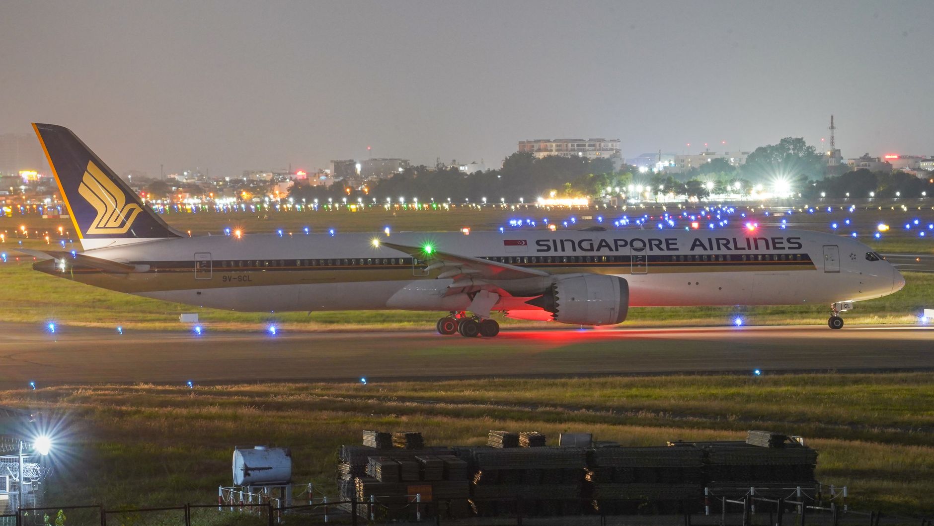 Singapore Airlines (SIA) Loses S$1bn on Air India Stake Investment
