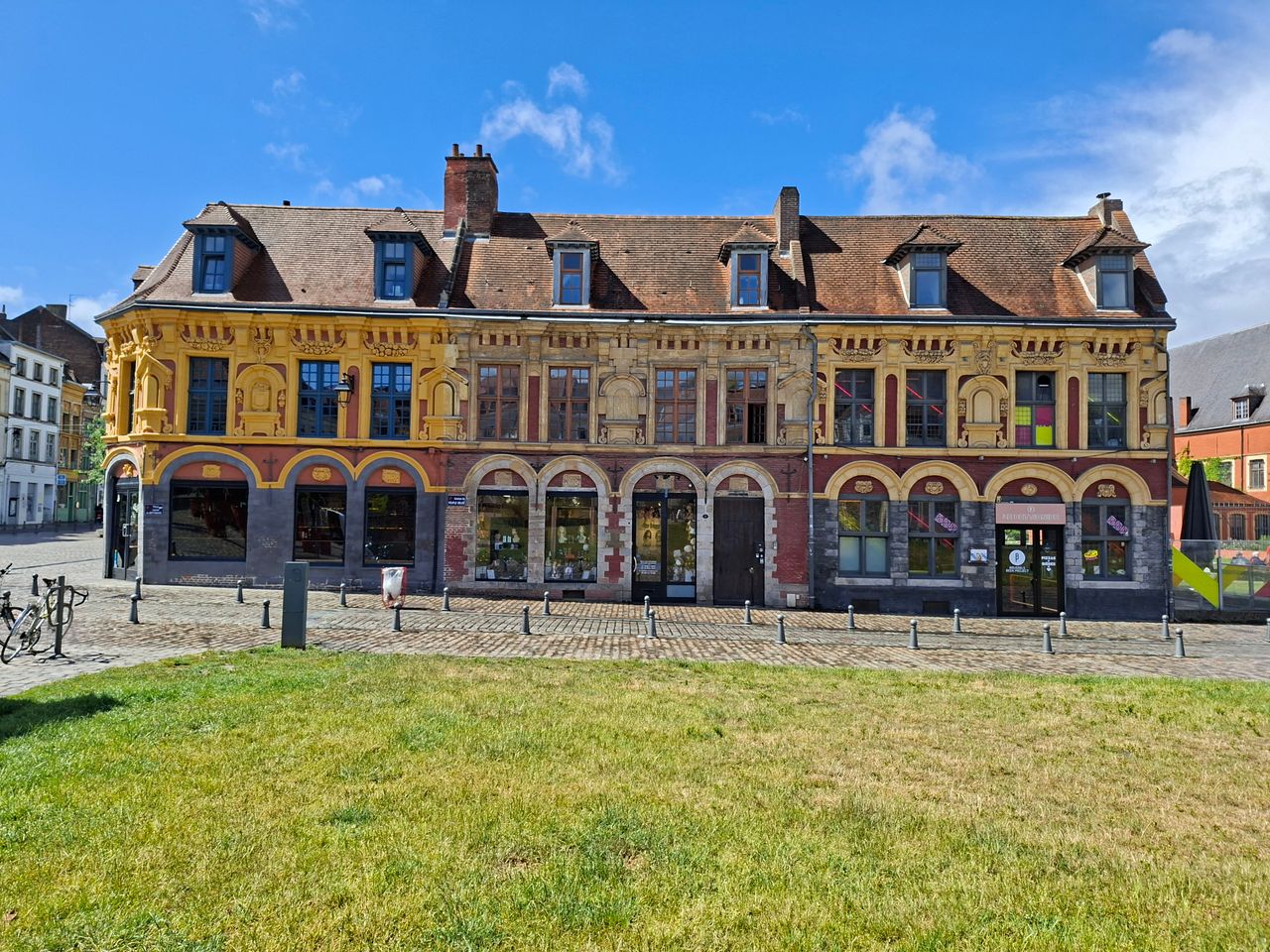 Présidentiels à la braderie de Lille : Attal, Tondelier et Mélenchon en campagne