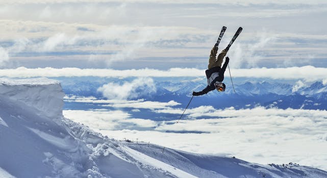 一名穿着运动服、戴着滑雪杖的健康匿名男运动员，在白天骑着覆盖积雪的骏马，表演了高难度的杂技技巧