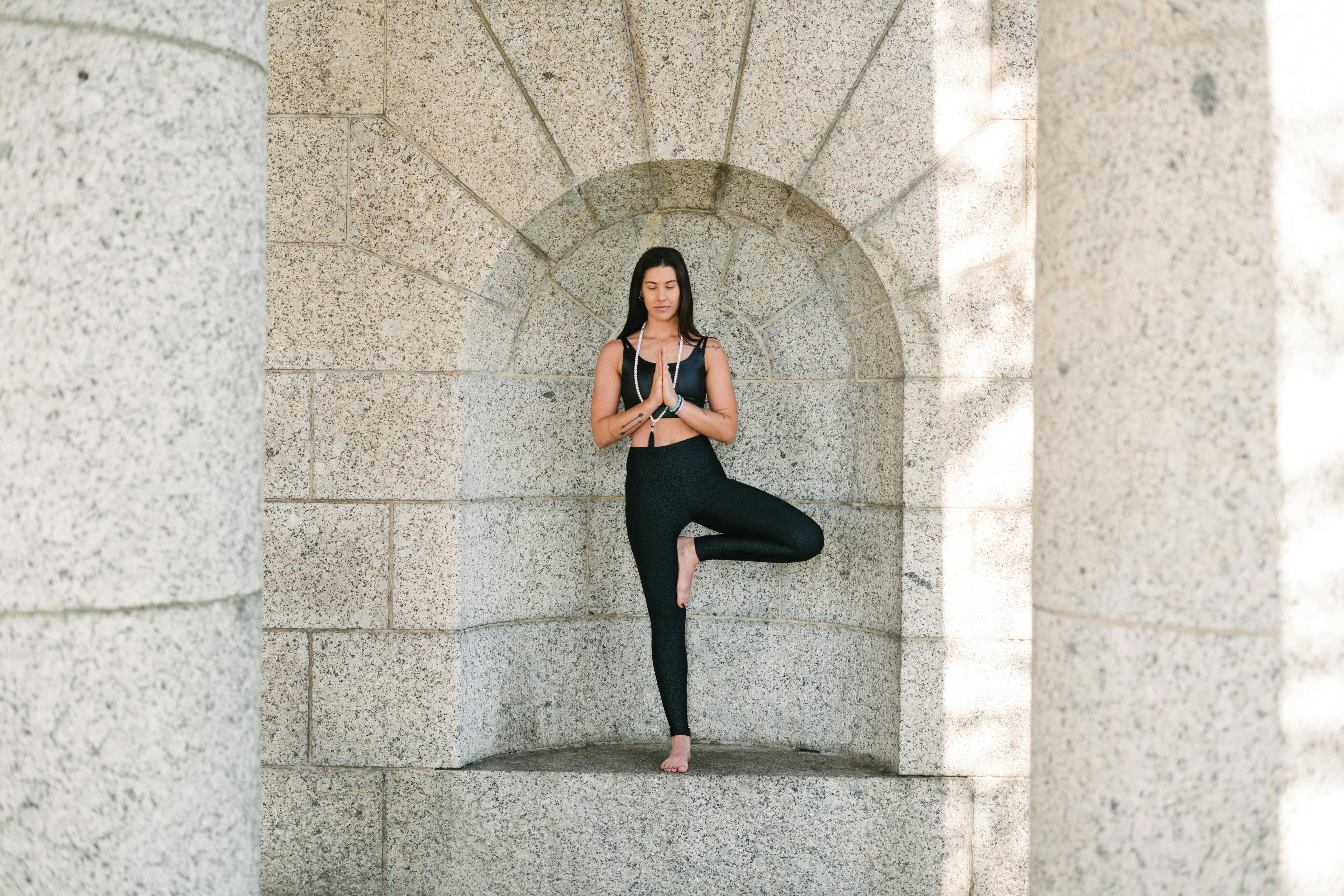 Le yoga pour la détox: alimentation saine et pratique de la méditation pour un corps sain et équilibré.