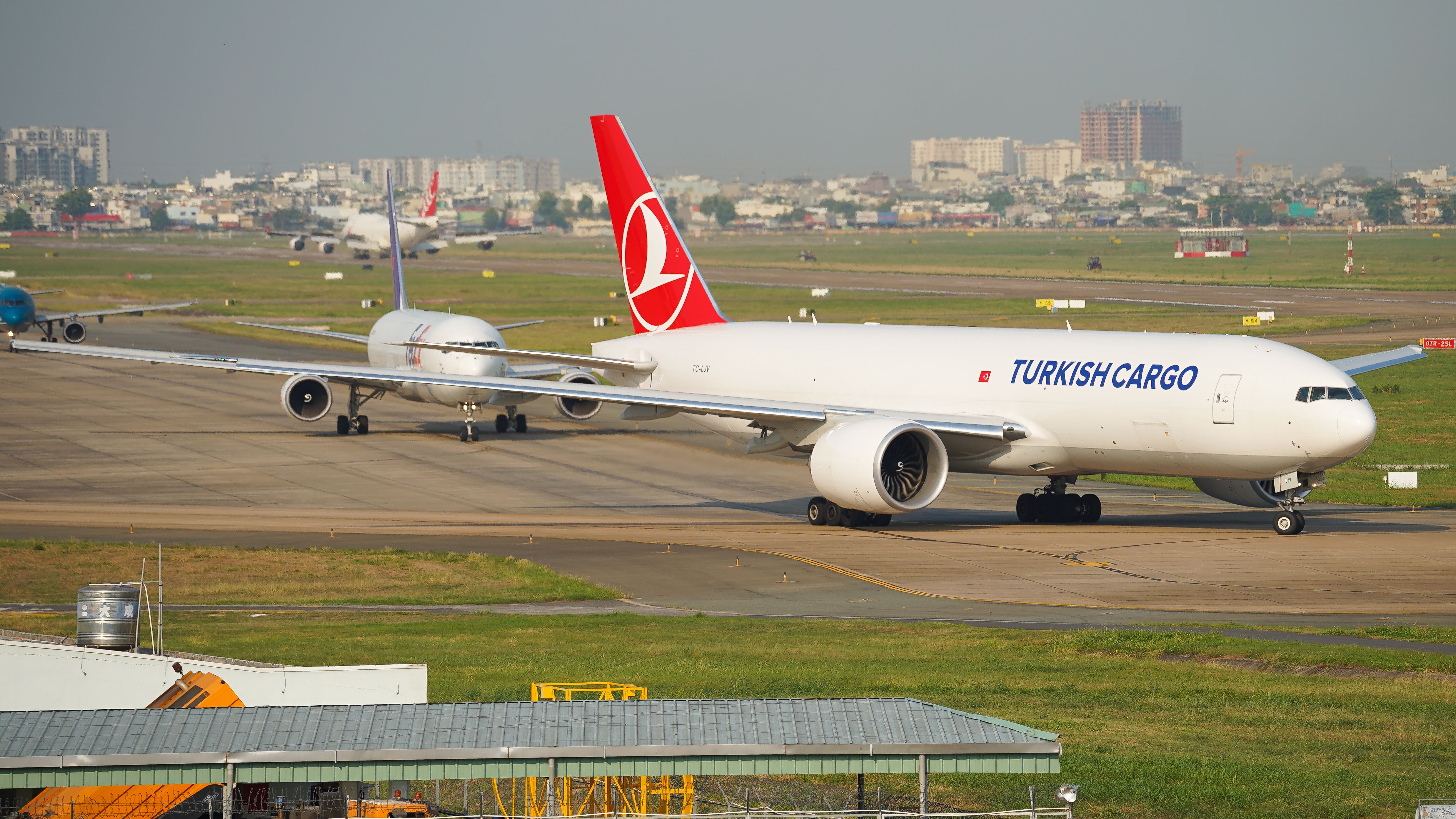 Featured image for the article: Mumbai Air Cargo Complex: DRI finds 691.87g gold in treadmill