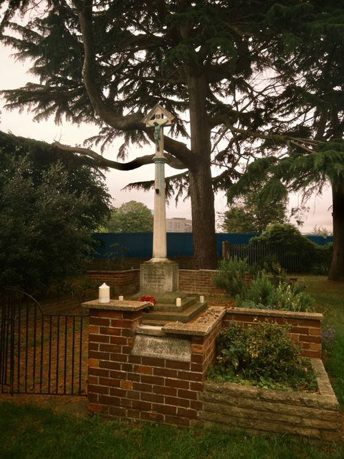 Free Tranquil outdoor monument surrounded by lush trees and plants, exuding a peaceful ambiance. Stock Photo