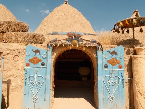 Explore the traditional mud brick dome houses of Şanlıurfa, Türkiye, showcasing cultural heritage.