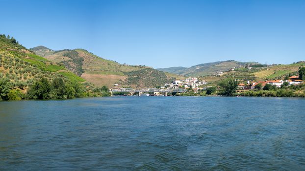 Douro valley train with vineyard lunch — Porto