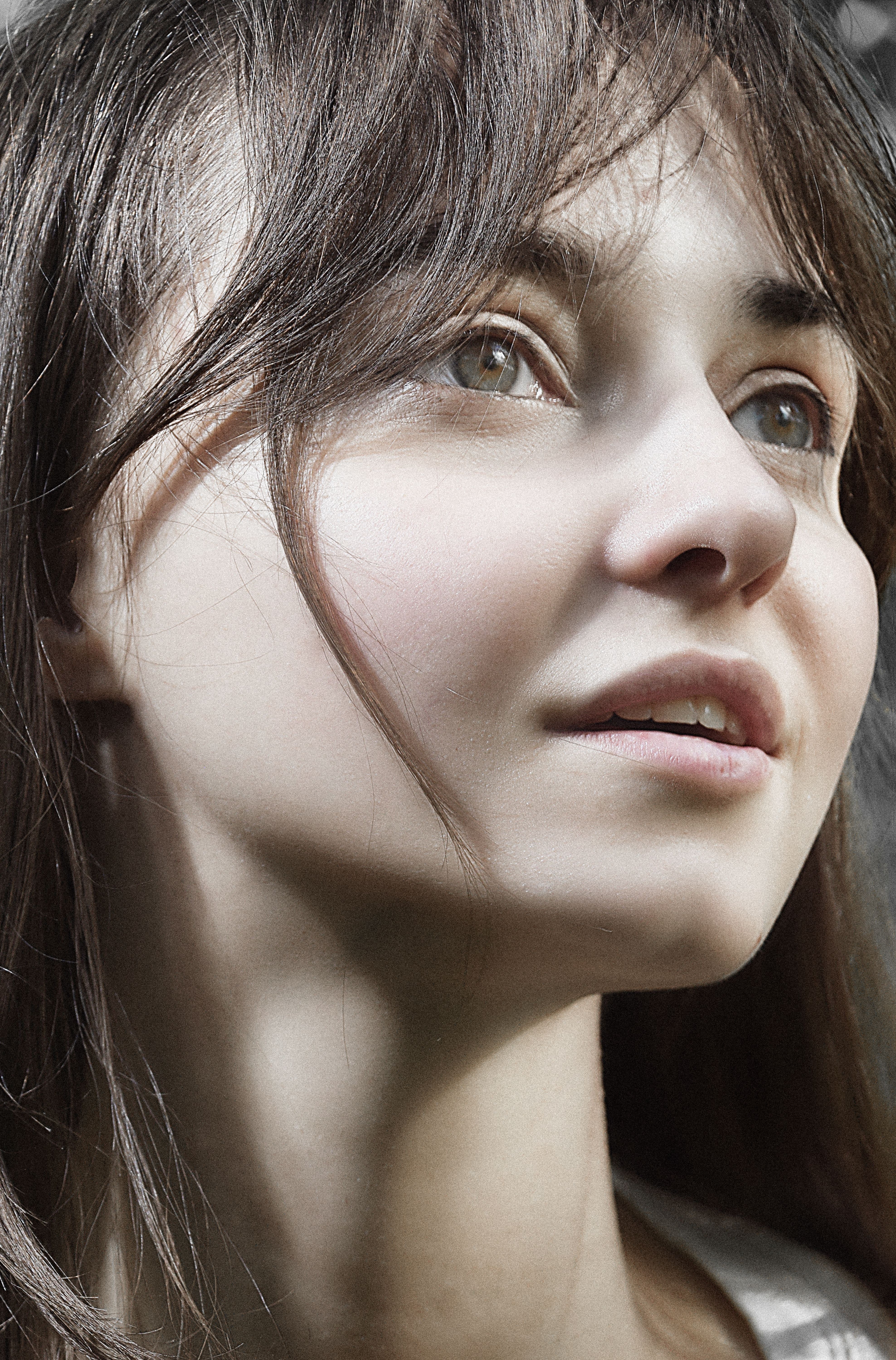 Close-up portrait of a woman with a thoughtful gaze, showcasing natural beauty.
