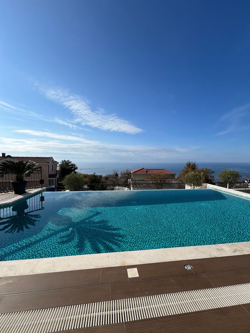 Elegant sea-view villa in Germasogeia 2