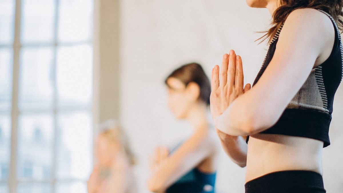 Comment le yoga peut améliorer votre concentration au travail en 2026 ?