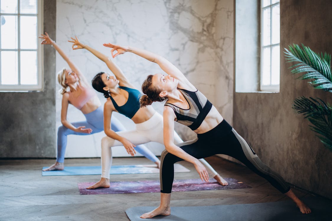 Ücretsiz Yoga Yapan Kadınlar Stok Fotoğraflar