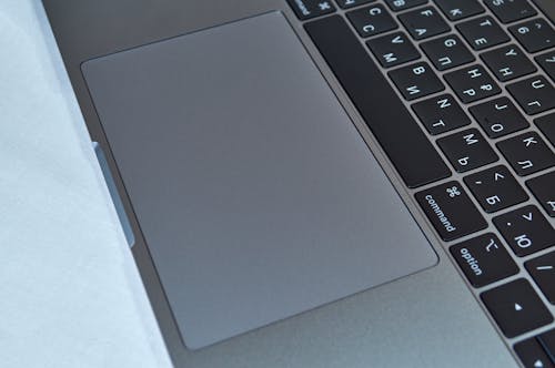 Komputer Laptop Perak Dan Hitam