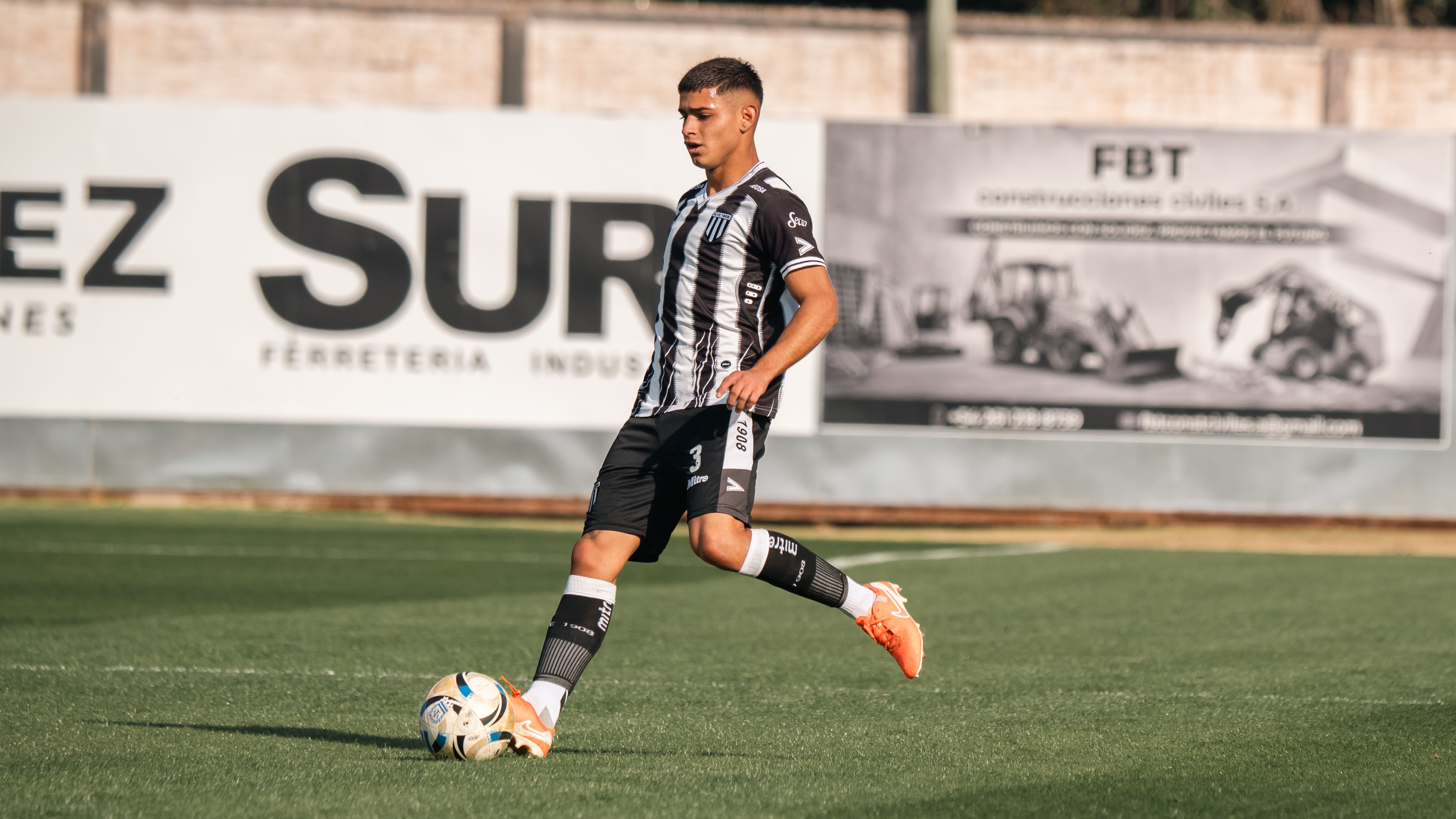 fantasy sports, fantasy football, draft strategies, league management, sports betting — Photo by Mateo Franciosi on Pexels