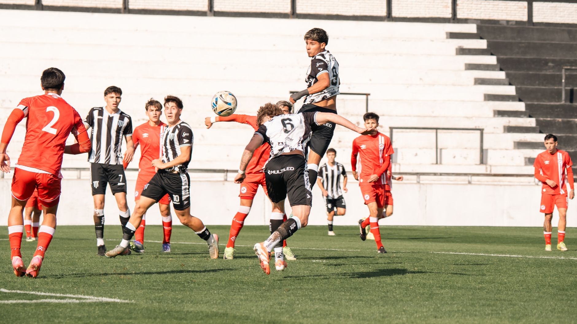 Sporting besiegt Palma mit 5-2 bei der Eröffnung des Masters Futsal in Portimão