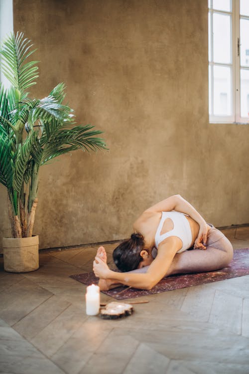 Người Phụ Nữ Tập Yoga