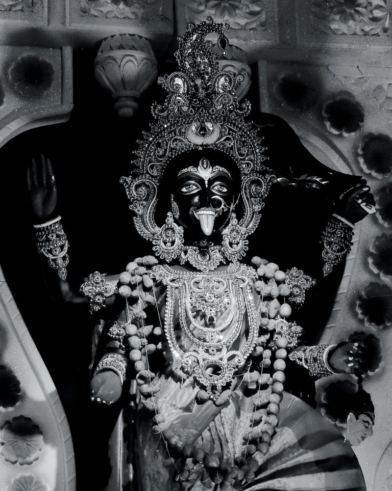 काली पूजा विधि: दिवाली की रात देवी की पूजा