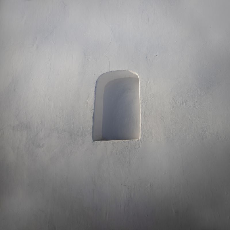 Whitewashed wall with an arched niche — photo by Plato Terentev on Pexels