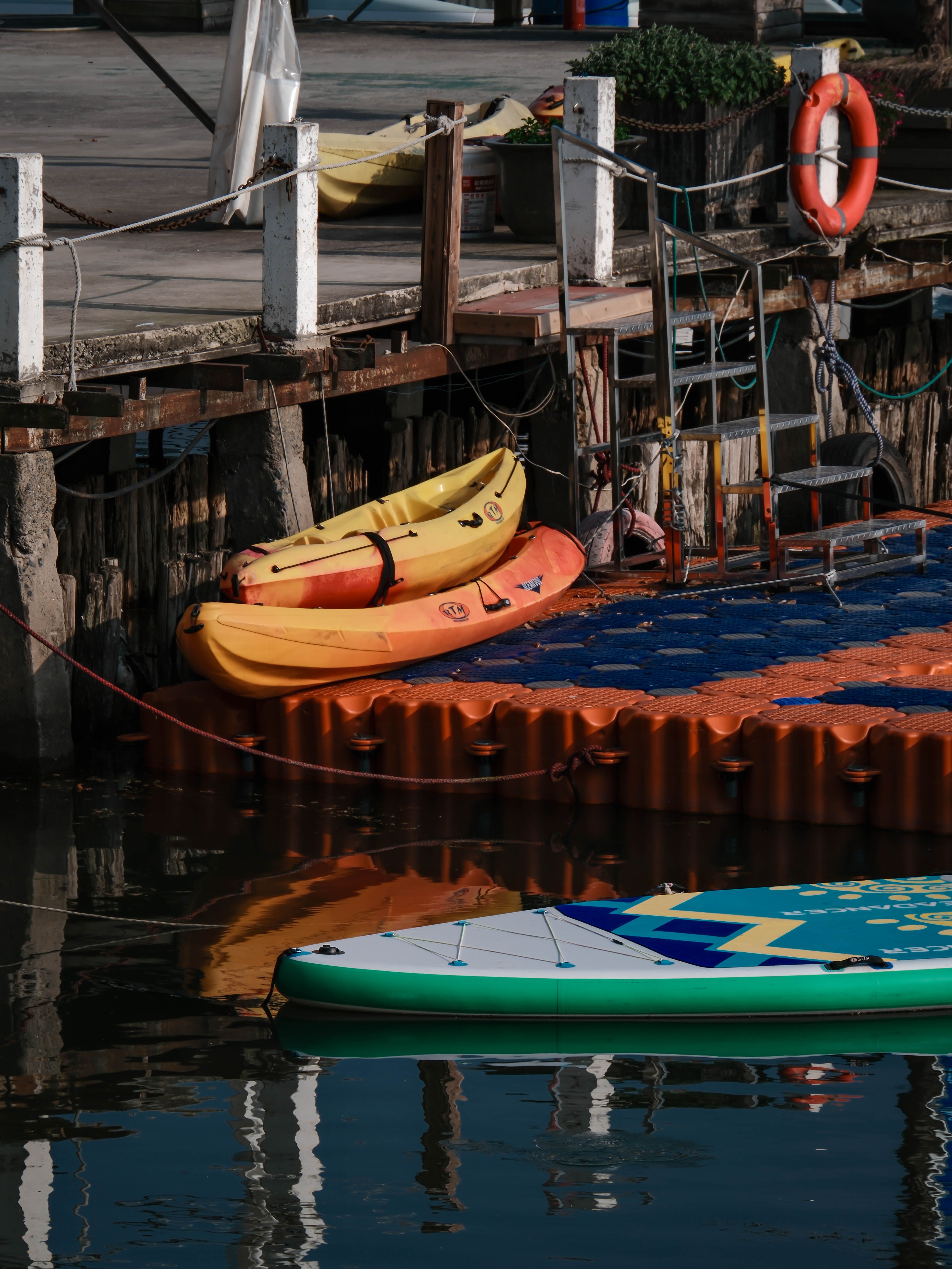 Stand-up paddleboarding, Harbourfront Canoe & Kayak Centre