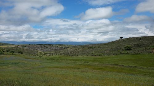 Free Majestic landscape in Aguilar de Campoo, Spain, featuring lush green fields under a cloudy sky. Stock Photo