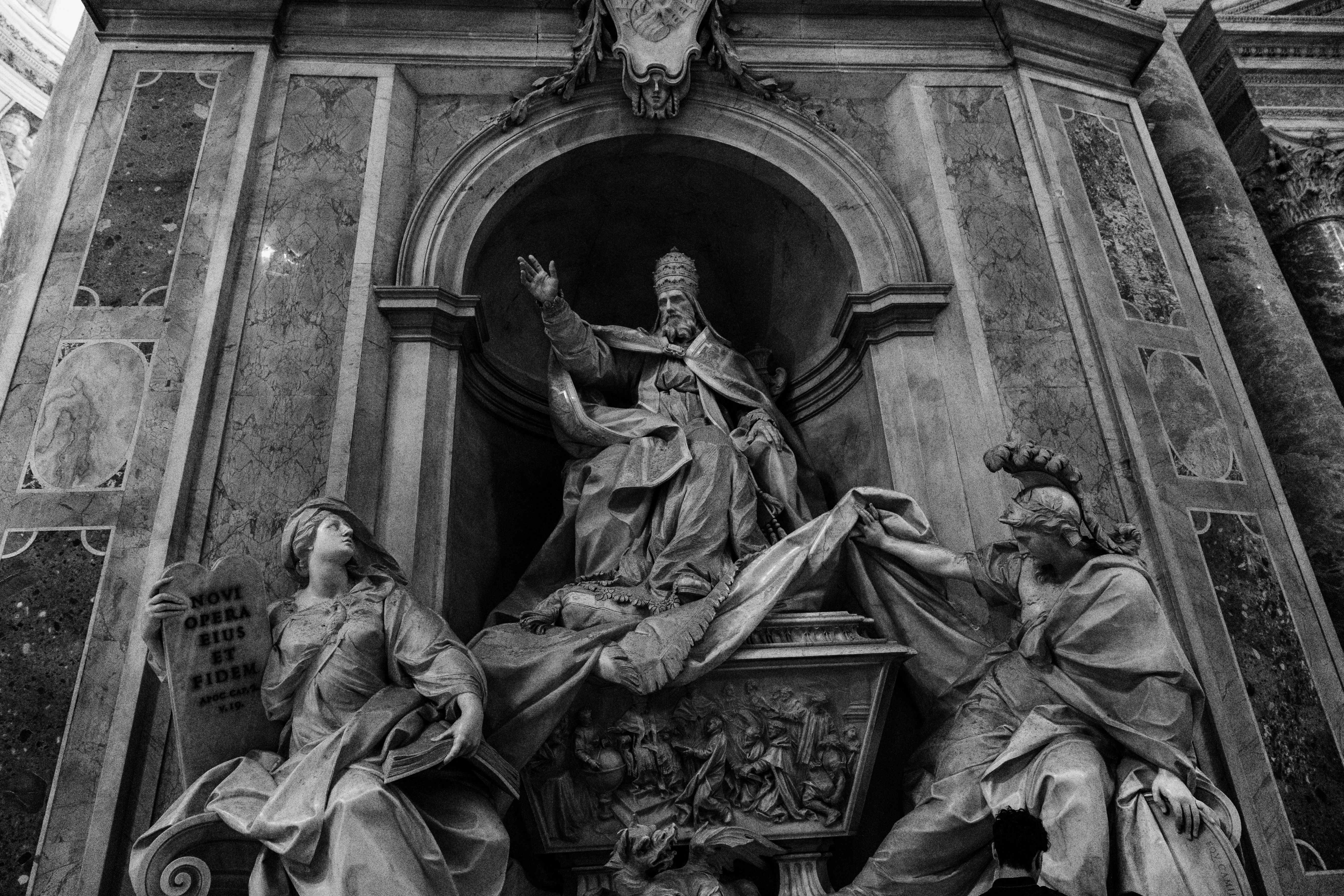 Black and White Marble Sculpture in Rome · Free Stock Photo