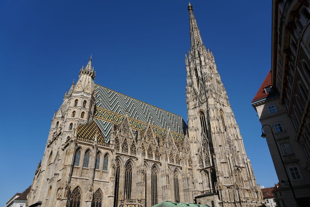 Catedrala Stephansdom cu acoperisul in mozaic